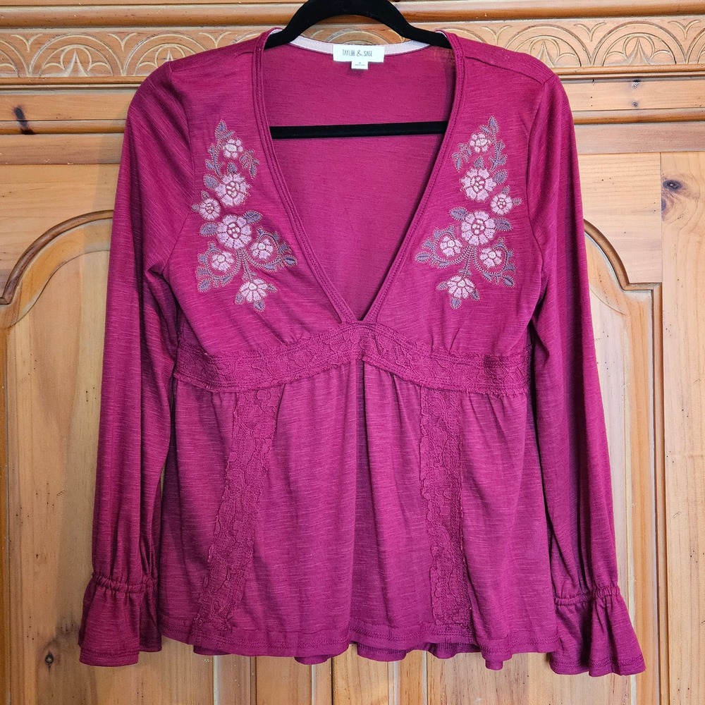 Taylor & Sage Burgandy Floral Embroidered V-Neck Long Sleeve Top‎ Size Small